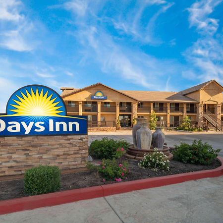 Days Inn By Wyndham Galt - Elk Grove South Bagian luar foto