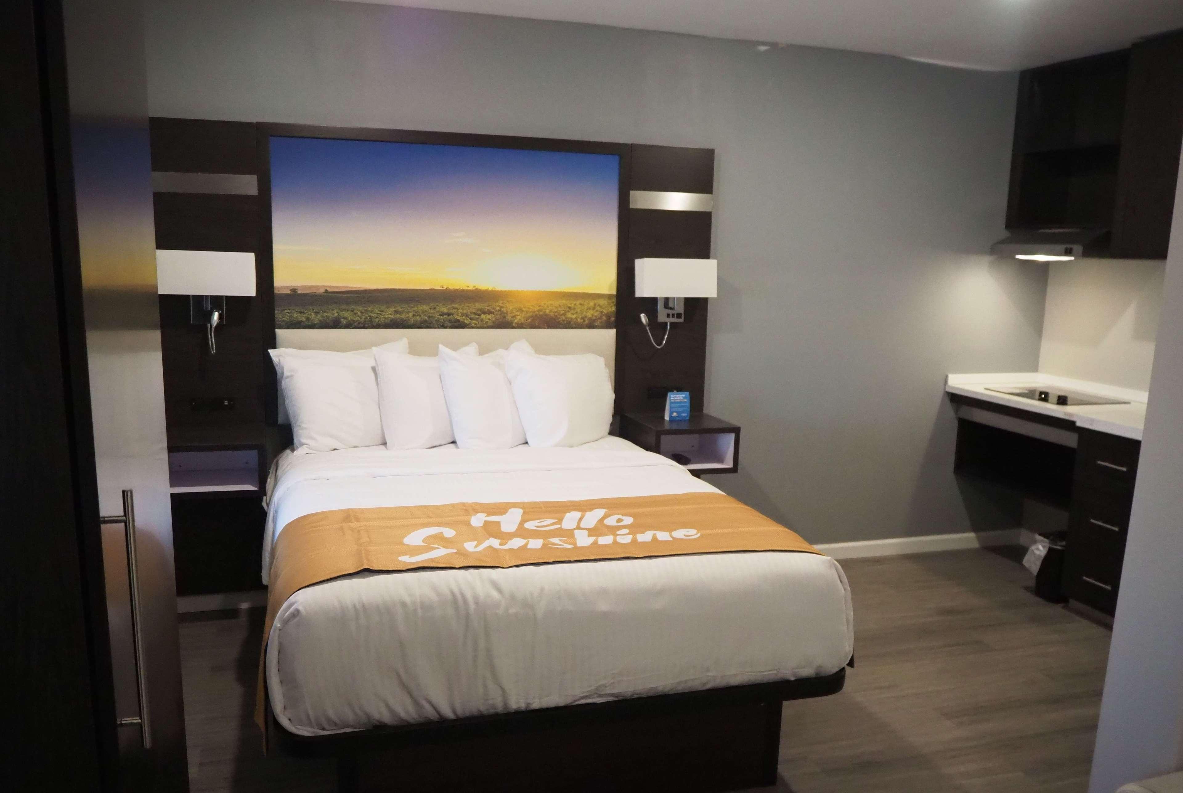 Days Inn By Wyndham Galt - Elk Grove South Bagian luar foto