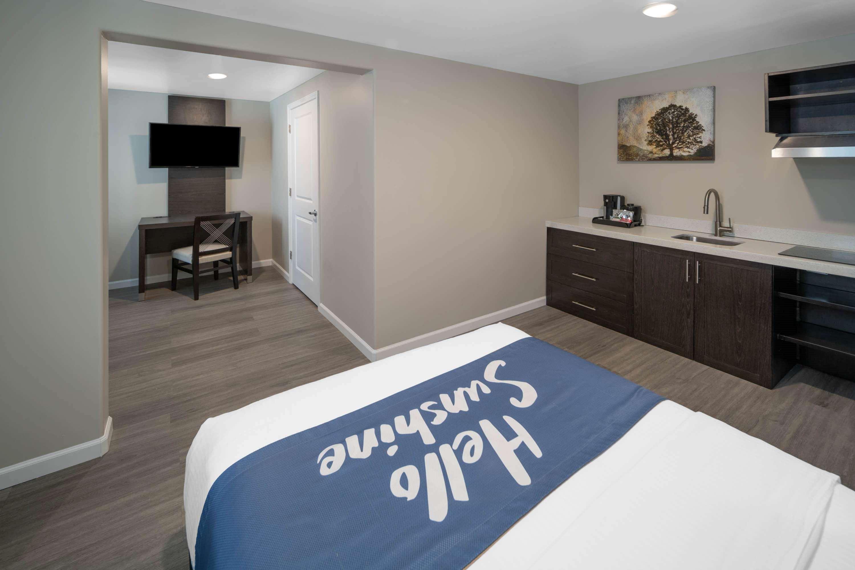 Days Inn By Wyndham Galt - Elk Grove South Bagian luar foto