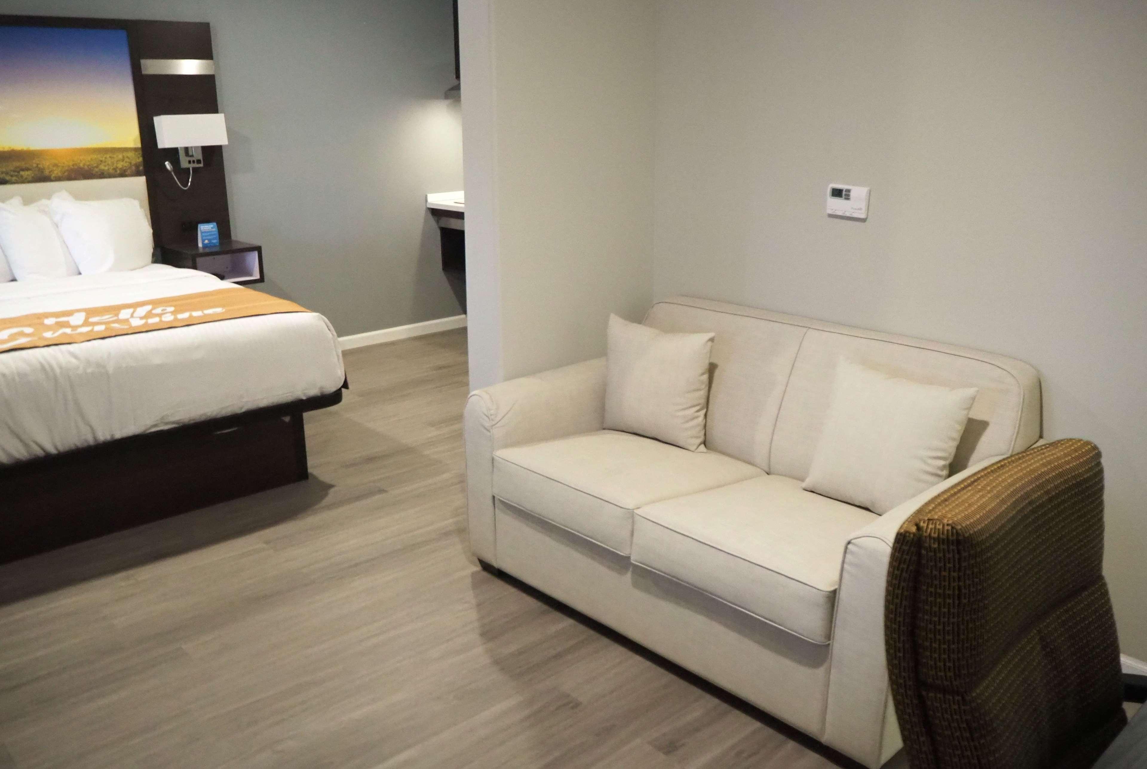 Days Inn By Wyndham Galt - Elk Grove South Bagian luar foto