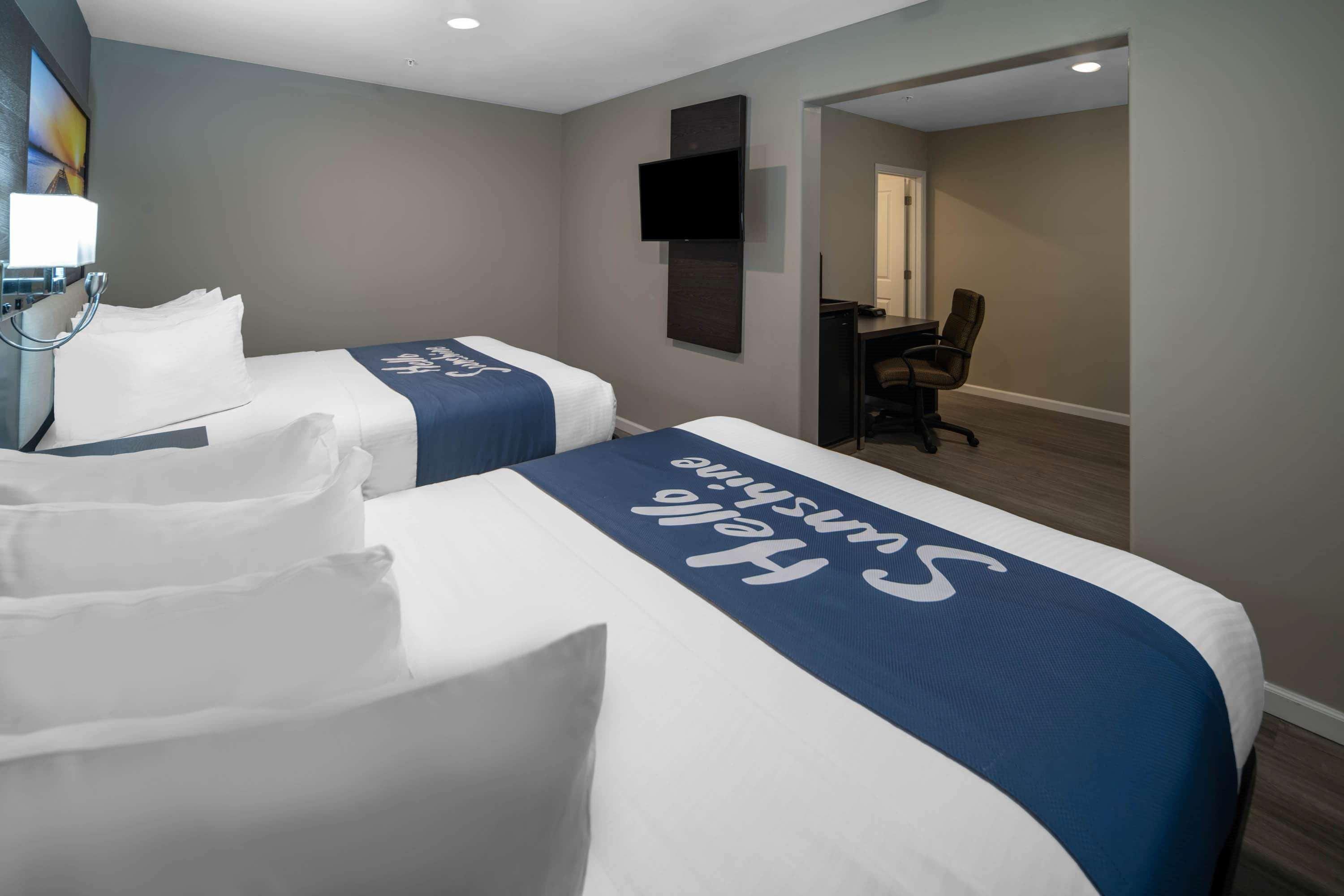 Days Inn By Wyndham Galt - Elk Grove South Bagian luar foto