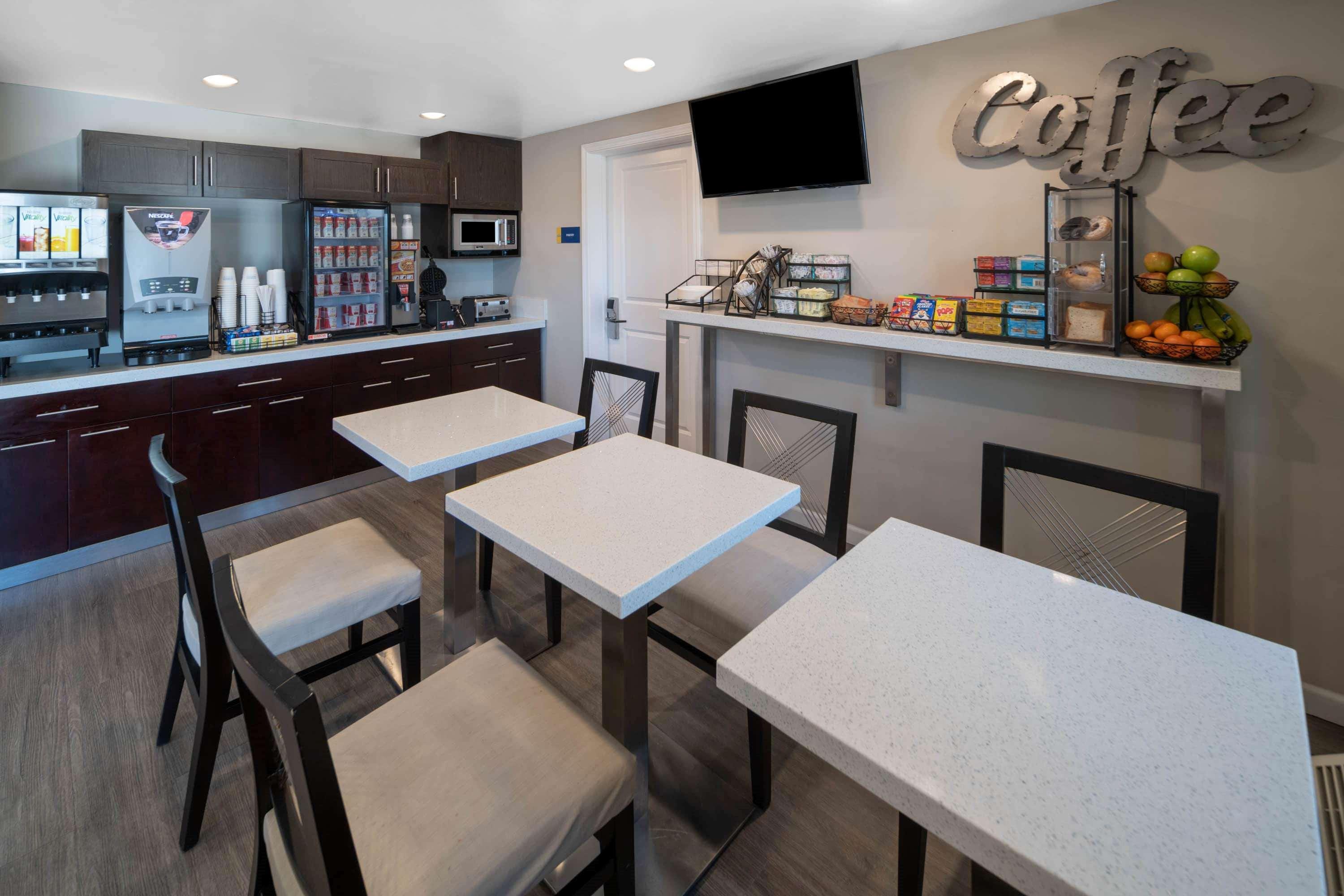 Days Inn By Wyndham Galt - Elk Grove South Bagian luar foto