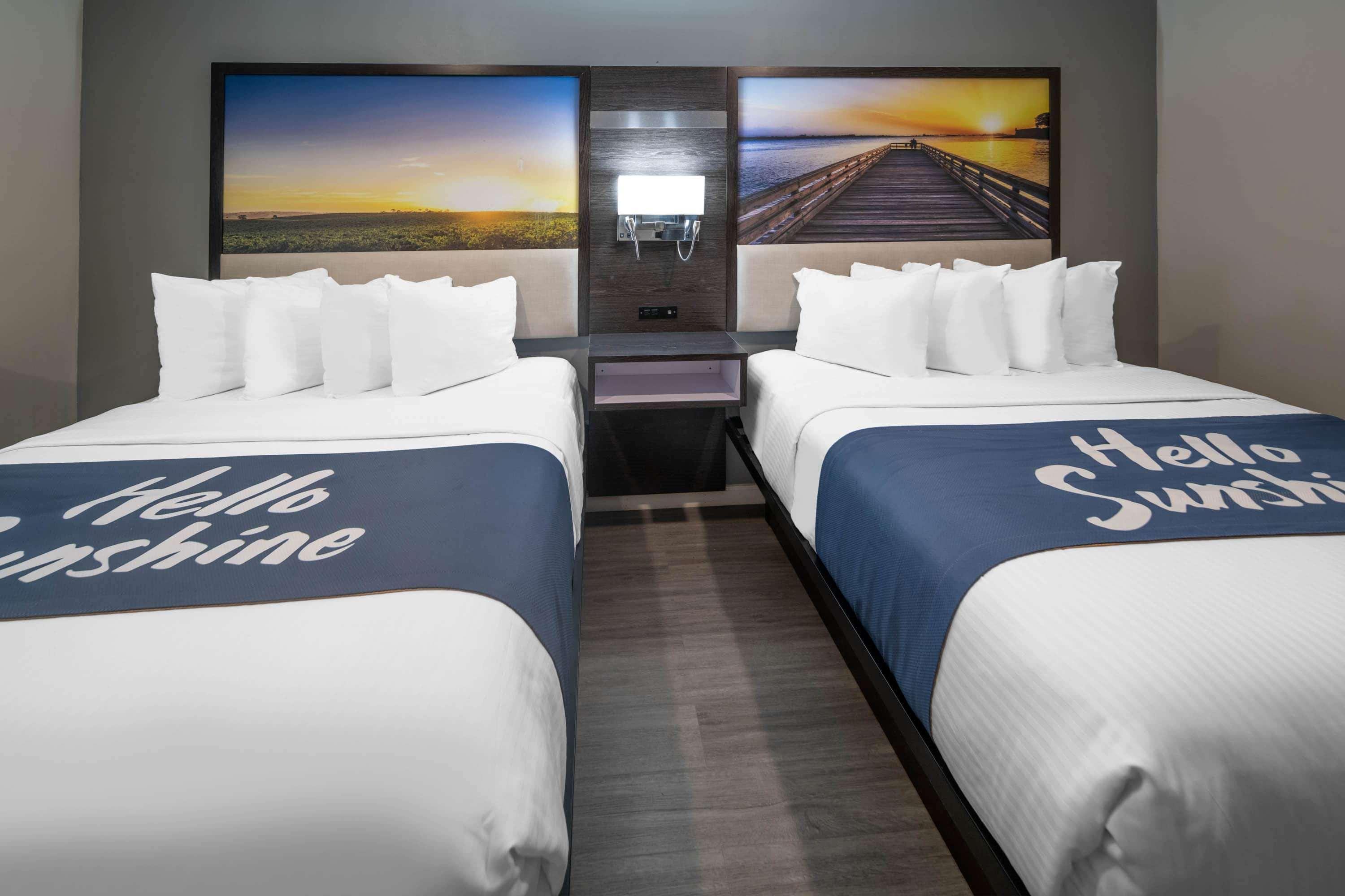 Days Inn By Wyndham Galt - Elk Grove South Bagian luar foto